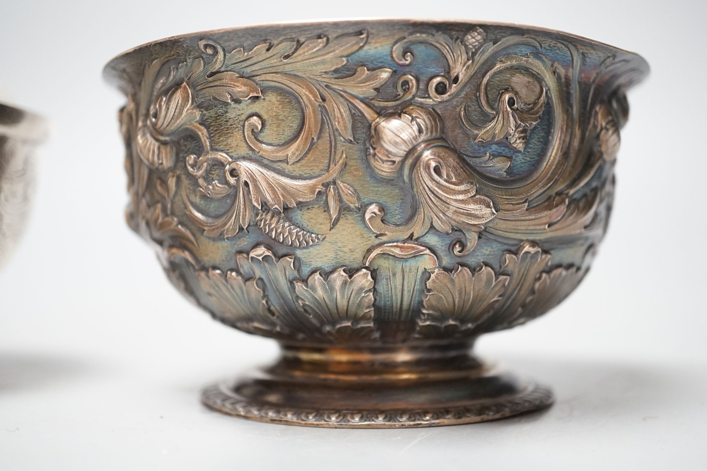 An Edwardian silver bowl, embossed with putto amid scrolls, London, 1902, diameter 13.1cm and a white metal bowl and cover, gross 20.5oz.